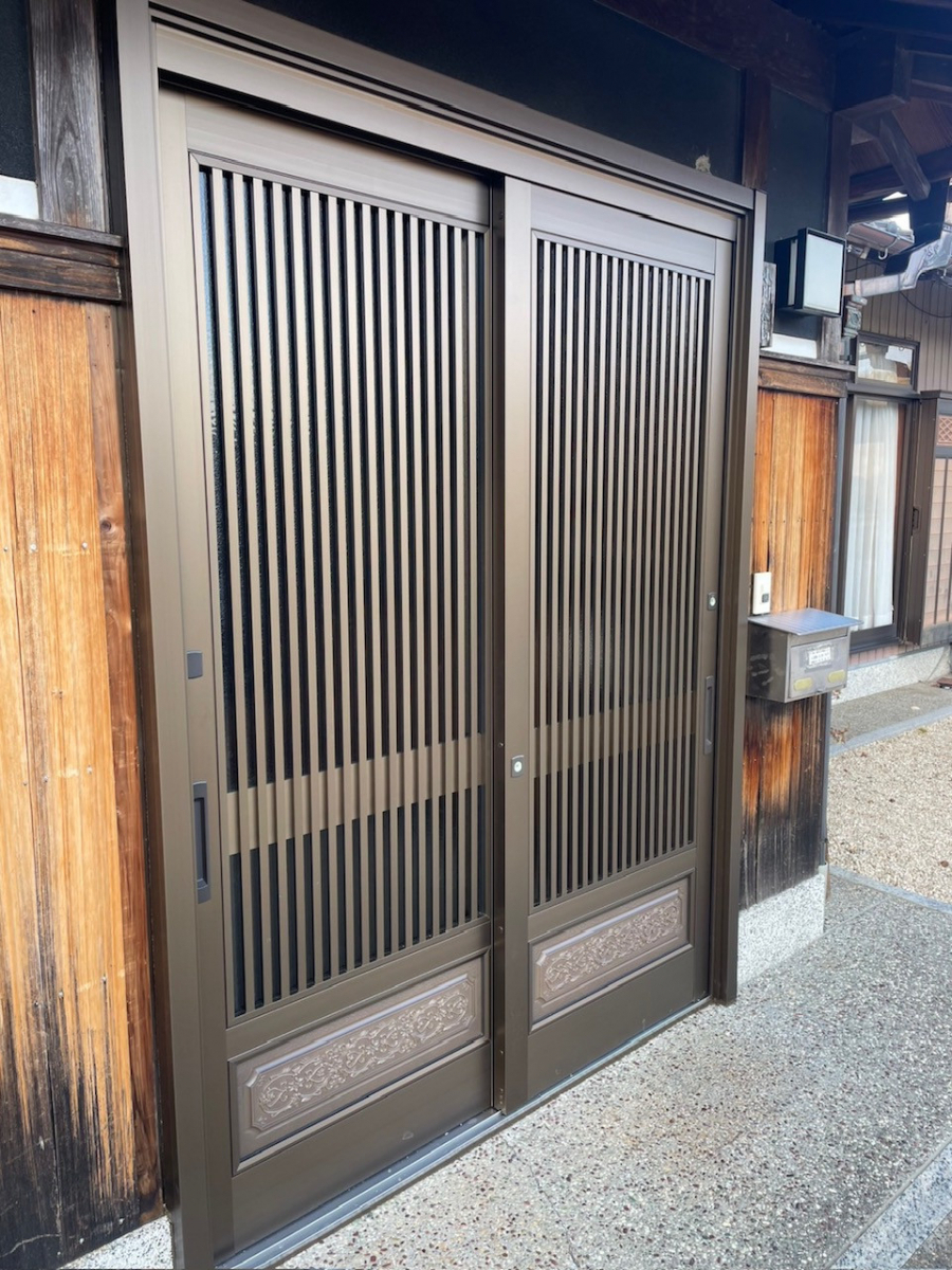 中央アルミ住器の玄関引戸の取替工事(桑名市)の施工後の写真2