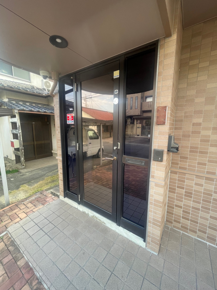 中央アルミ住器の玄関ドアの取替工事(四日市市)の施工前の写真3