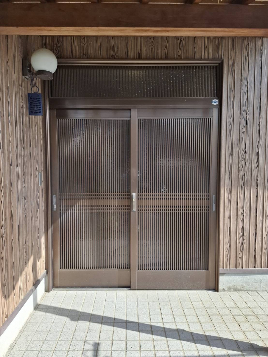 中央アルミ住器の玄関引戸の取替リフォーム(四日市市)の施工前の写真2