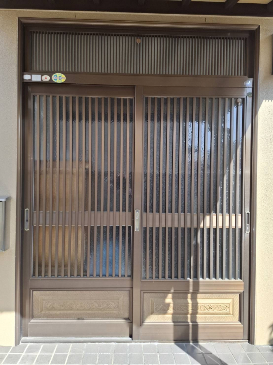 中央アルミ住器の玄関引戸の取替リフォーム（四日市市）の施工前の写真1