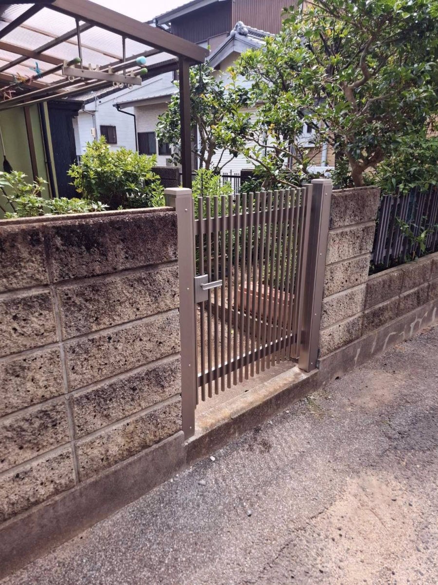 中央アルミ住器の腐食した門扉を軽量アルミ製へ交換!LIXILハイ千峰【四日市市】の施工後の写真1