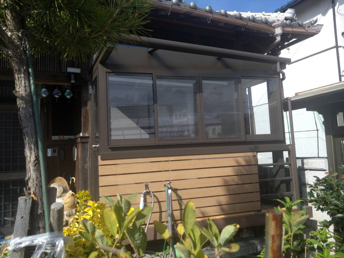 中央アルミ住器の【四日市市】ウッドデッキを快適な「風除室」にリフォーム!LIXIL製品で機能性アップの施工後の写真2