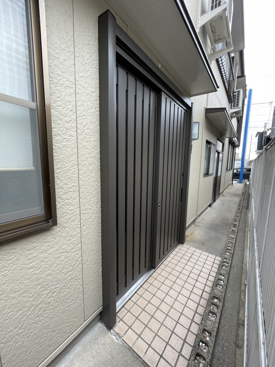中央アルミ住器の【桑名市】LIXILリシェント引戸P16型へ刷新！ランマを無くして開放感のあるモダンな玄関への施工後の写真2