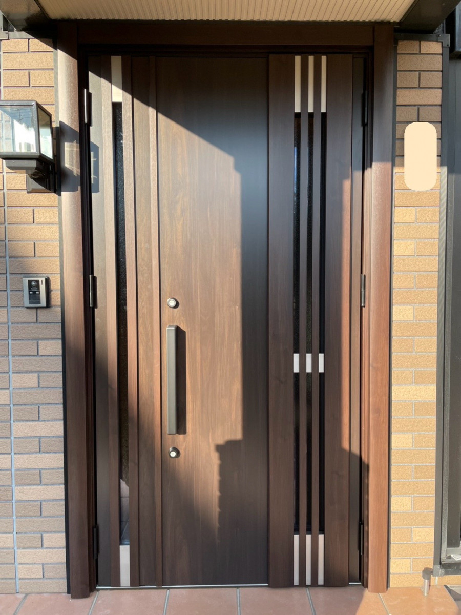 中央アルミ住器の【四日市市】LIXILリシェントで玄関リフォーム！断熱k2＆採風仕様で1年中快適な住まいへの施工後の写真1