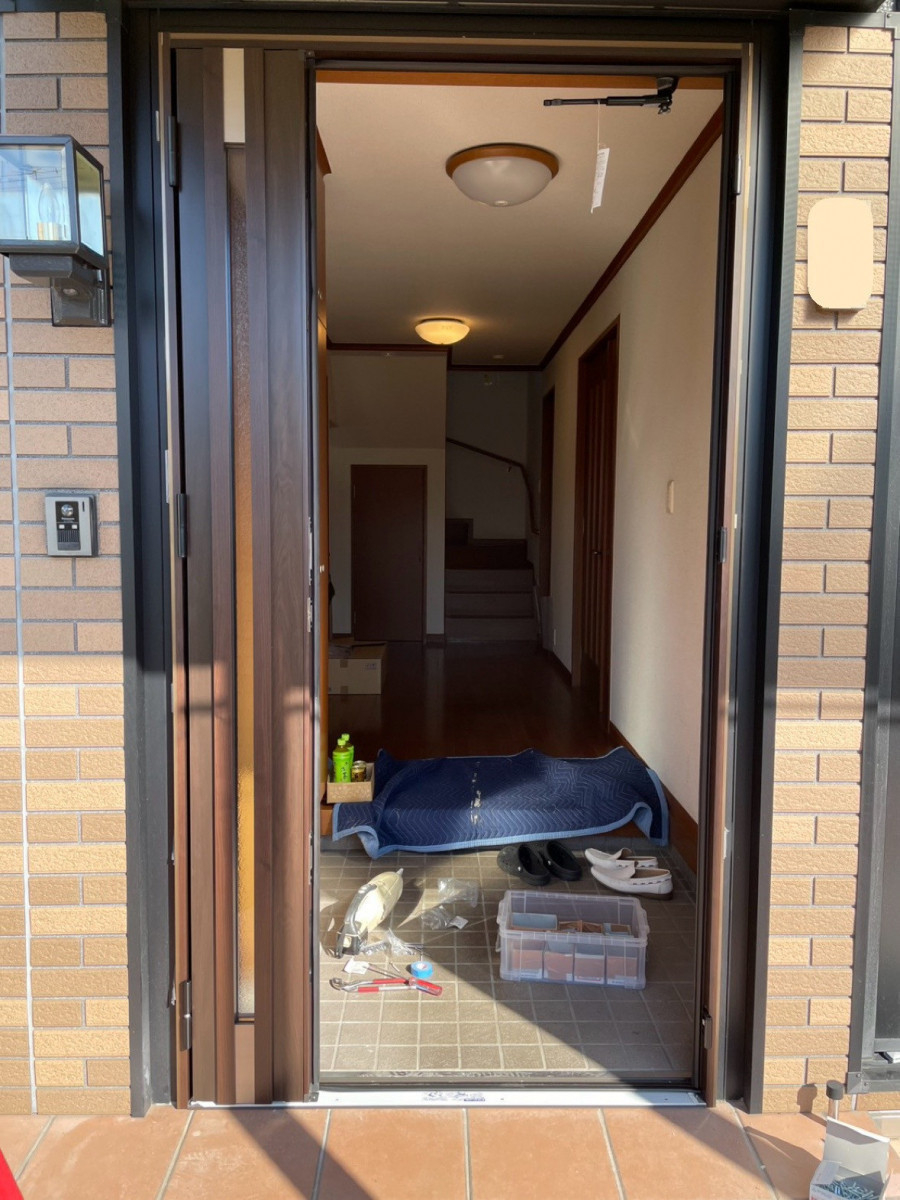 中央アルミ住器の【四日市市】LIXILリシェントで玄関リフォーム！断熱k2＆採風仕様で1年中快適な住まいへの施工後の写真2