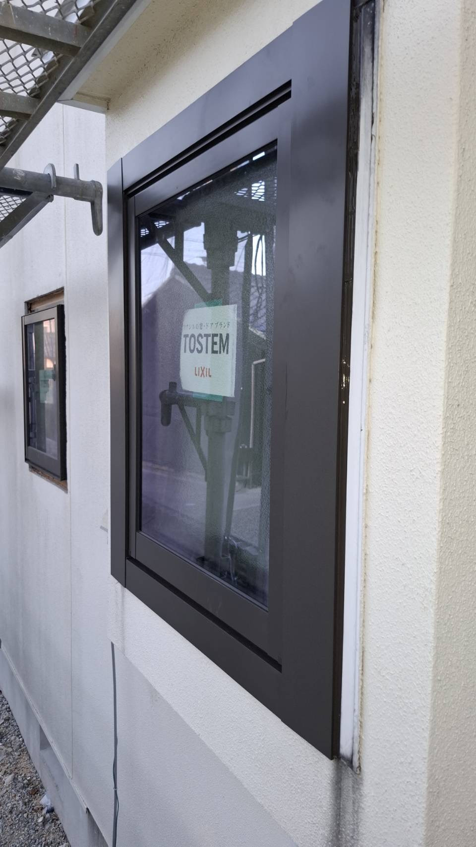 中央アルミ住器の【鈴鹿市】浴室の寒さを解消！リプラスのカバー工法でルーバー窓を断熱性の高い横滑り出し窓へリフォームの施工後の写真1