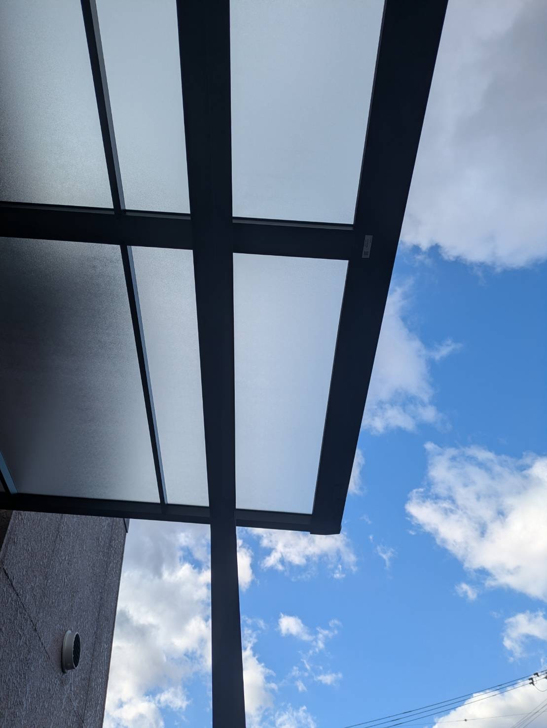 中央アルミ住器の【四日市市】リクシル「スピーネ」でエアコン室外機の雪対策！積雪を防いで暖房効率＆節電効果をアップの施工後の写真3