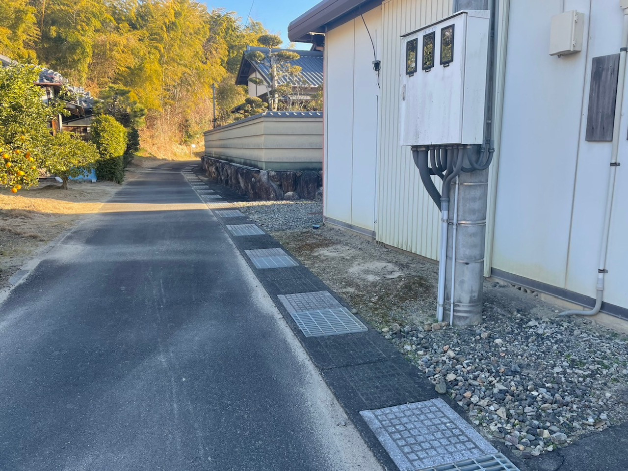 中央アルミ住器の【鈴鹿市】リクシル「ハイサモア」＆「ハイ千峰」で外周をリニューアル！独立基礎でしっかり施工の施工前の写真2