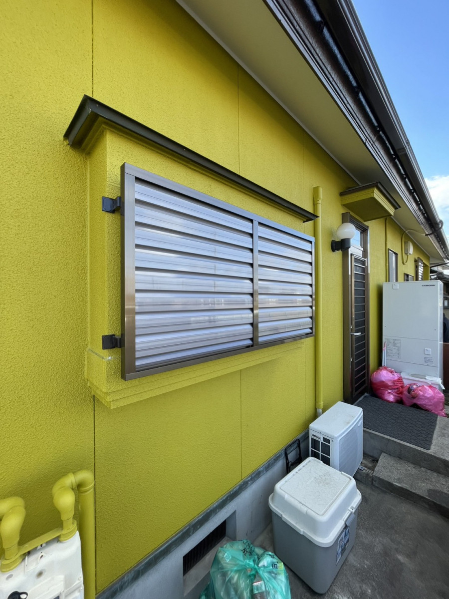 中央アルミ住器の【桑名市】窓の防犯と目隠しを両立！LIXIL「目隠しセキュリティフィルター80」取付工事の施工後の写真1