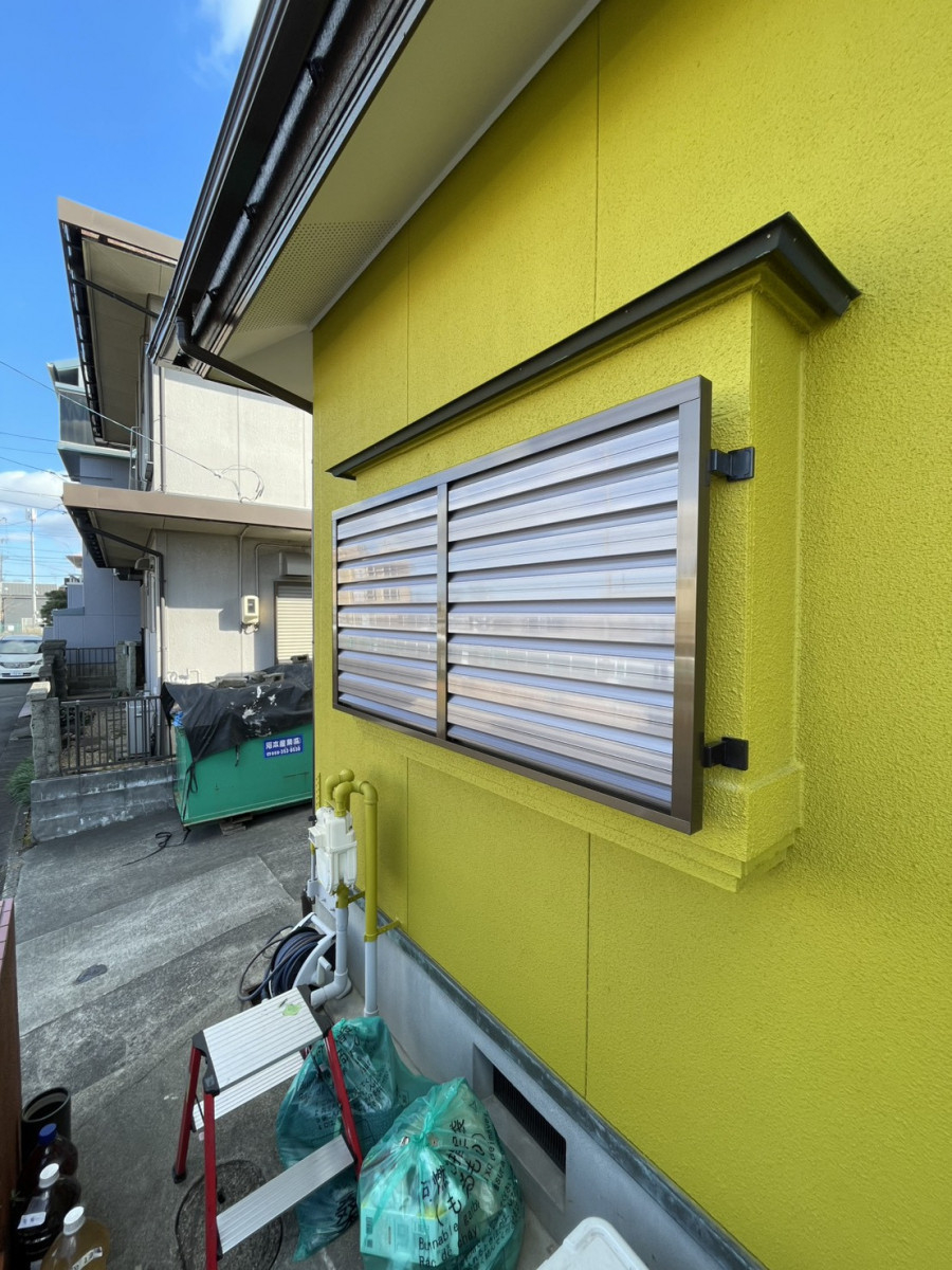 中央アルミ住器の【桑名市】窓の防犯と目隠しを両立！LIXIL「目隠しセキュリティフィルター80」取付工事の施工後の写真2