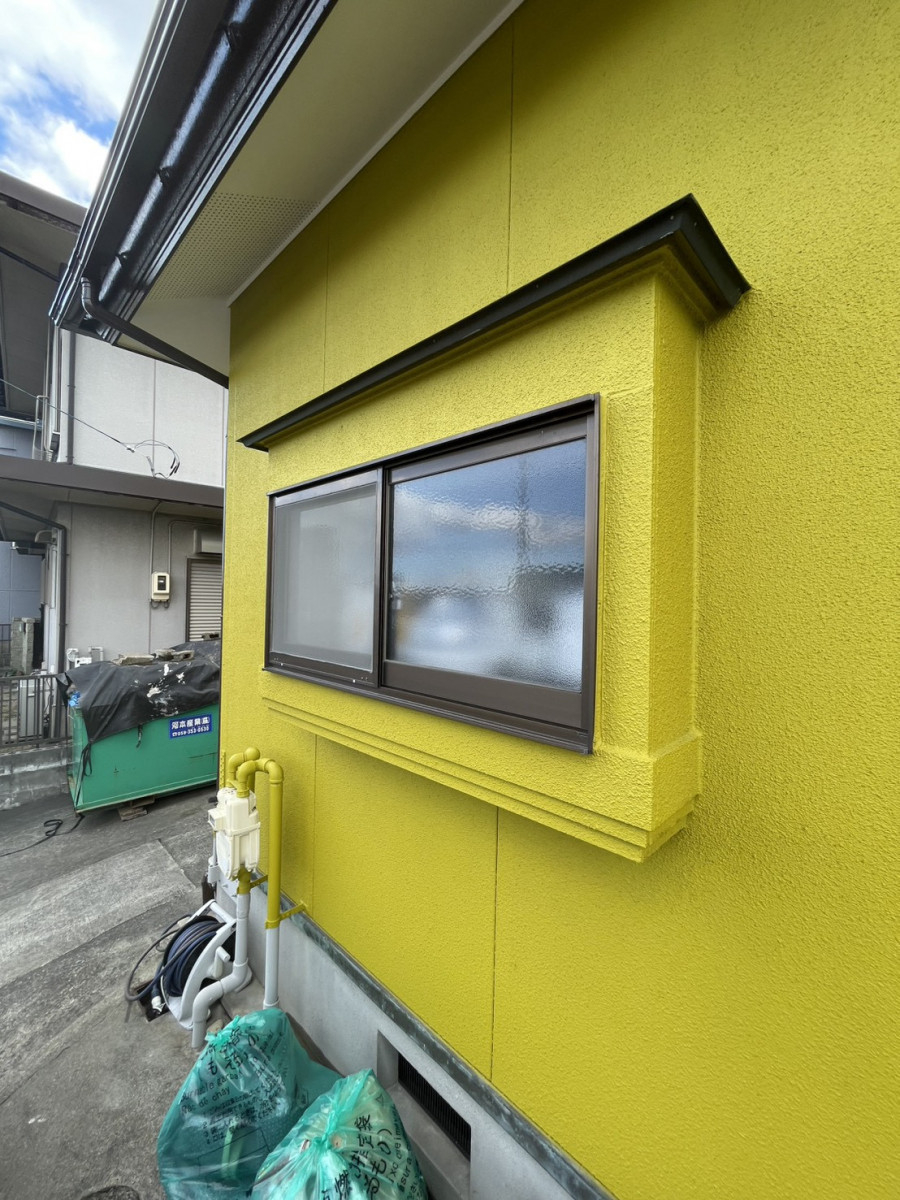 中央アルミ住器の【桑名市】窓の防犯と目隠しを両立！LIXIL「目隠しセキュリティフィルター80」取付工事の施工前の写真2