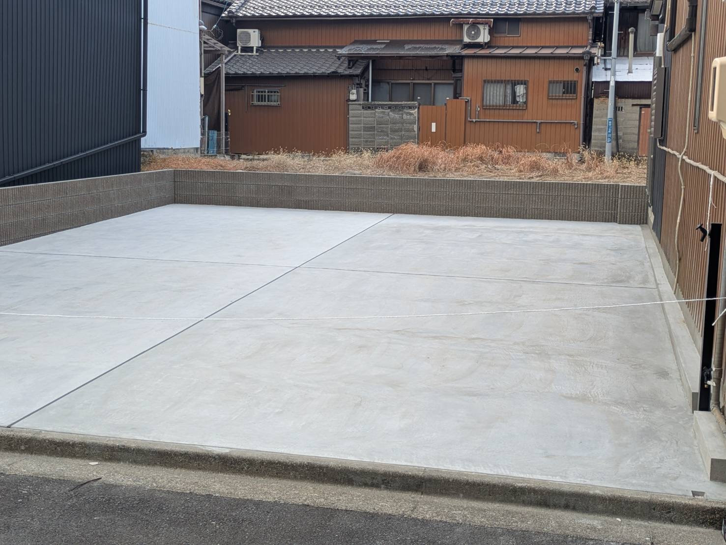 中央アルミ住器の【四日市市】ヨド物置「エルモ」設置工事！1日のスピード施工で収納力アップの施工前の写真1