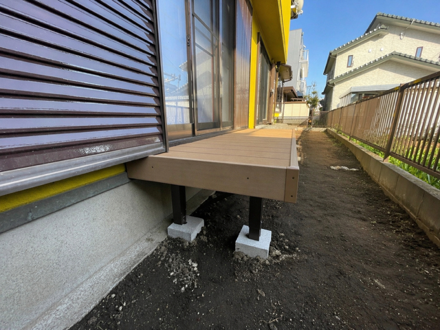 中央アルミ住器の【桑名市】LIXIL「樹ら楽ステージ」設置工事！1日で完成する快適ウッドデッキの施工後の写真1