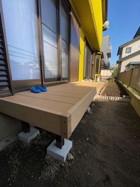 中央アルミ住器の【桑名市】LIXIL「樹ら楽ステージ」設置工事！1日で完成する快適ウッドデッキの施工後の写真2
