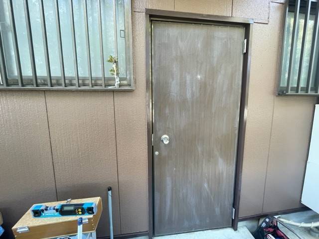 中央アルミ住器の勝手口ドアを1日でリフォーム　(三重県津市)の施工前の写真2