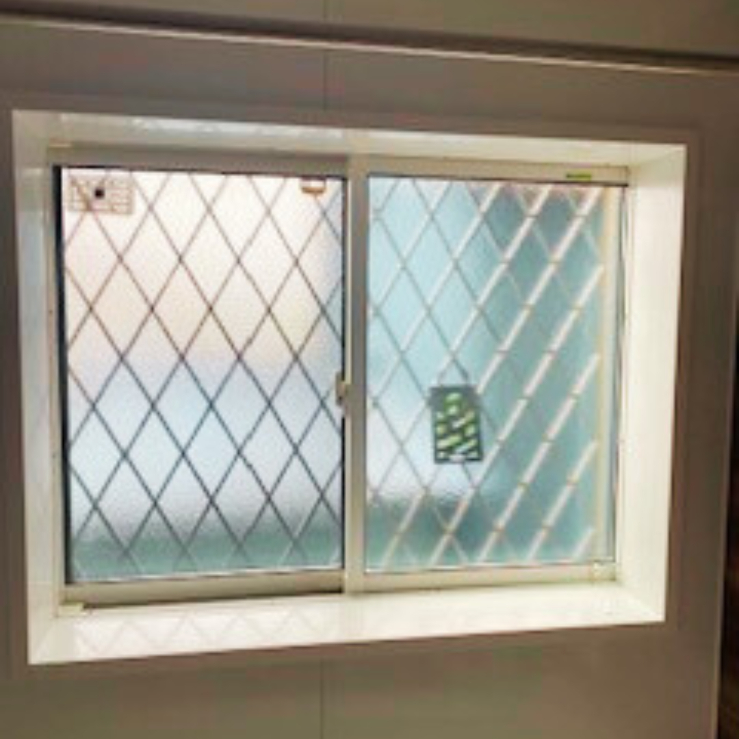 イガラシの久喜市｜寝室・キッチン・浴室の内窓〈インプラス〉設置で断熱＆結露対策！補助金を活用した窓リノベ施工の施工前の写真2