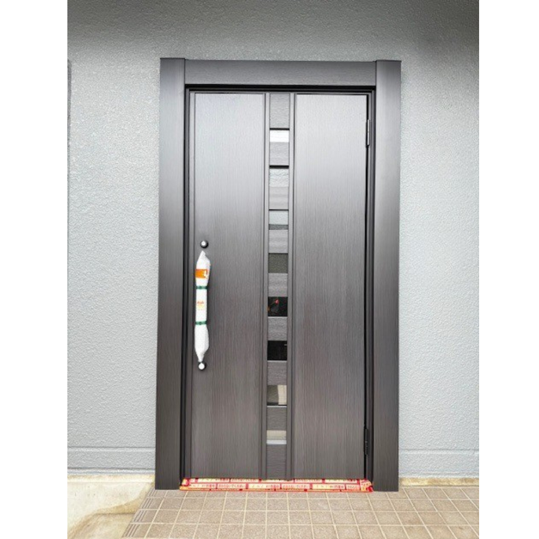 イガラシの【鴻巣市】断熱・防犯性が向上！1日で完了した安心・快適な玄関ドア交換事例の施工後の写真1