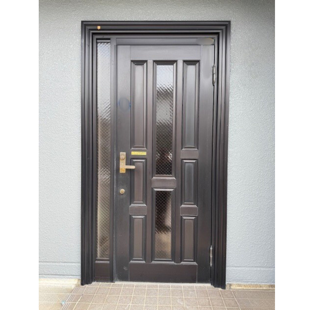 イガラシの【鴻巣市】断熱・防犯性が向上！1日で完了した安心・快適な玄関ドア交換事例の施工前の写真1