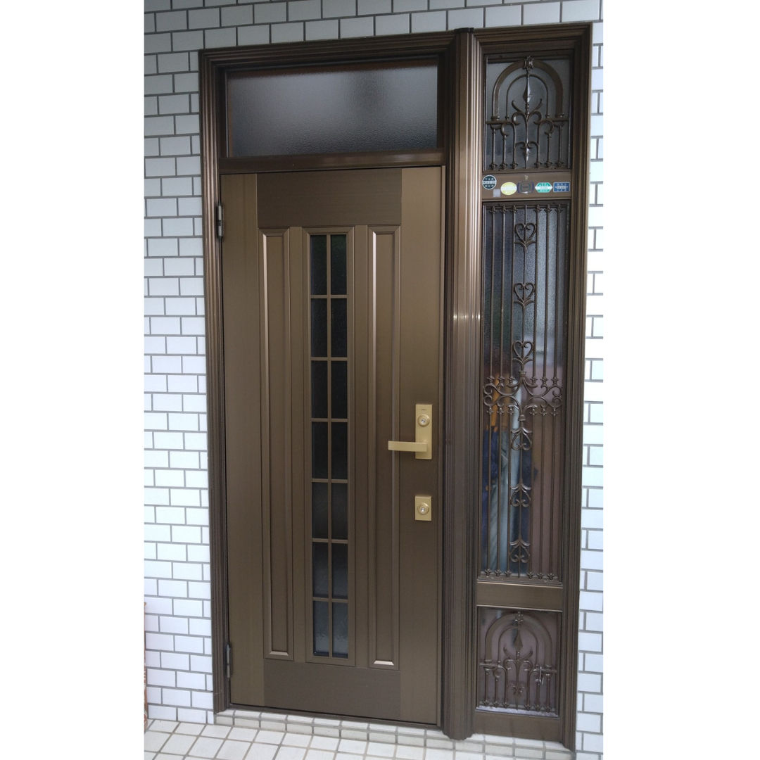 イガラシの越谷市｜サムラッチからレバーハンドルへ！玄関ドア本体交換で操作性とデザインを改善の施工後の写真1