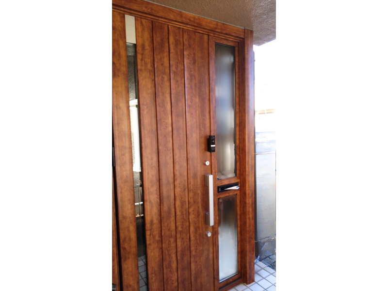 イガラシの🚪 春日部市 玄関交換 LIXIL リシェントでデザイン一新！の施工後の写真1