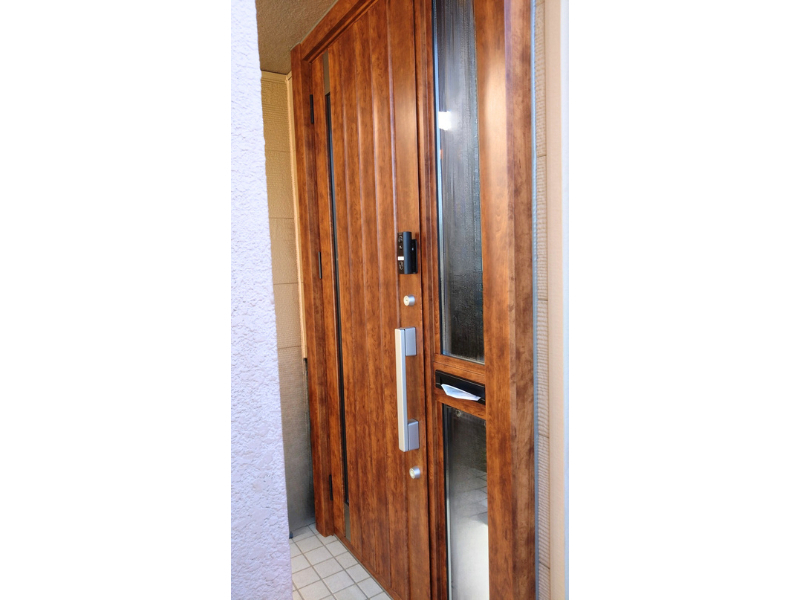 イガラシの🚪 春日部市 玄関交換 LIXIL リシェントでデザイン一新！の施工後の写真2
