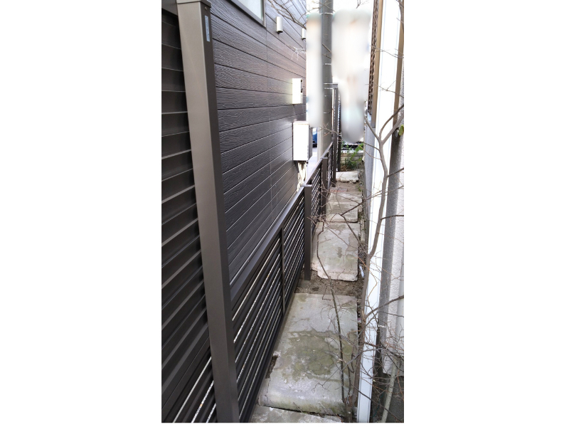 イガラシの【吉川市】竹垣を目隠しフェンスへ刷新！お手入れ不要でモダンな外観にリフォームの施工後の写真2