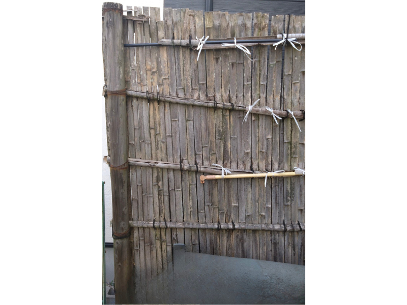 イガラシの【吉川市】竹垣を目隠しフェンスへ刷新！お手入れ不要でモダンな外観にリフォームの施工前の写真1