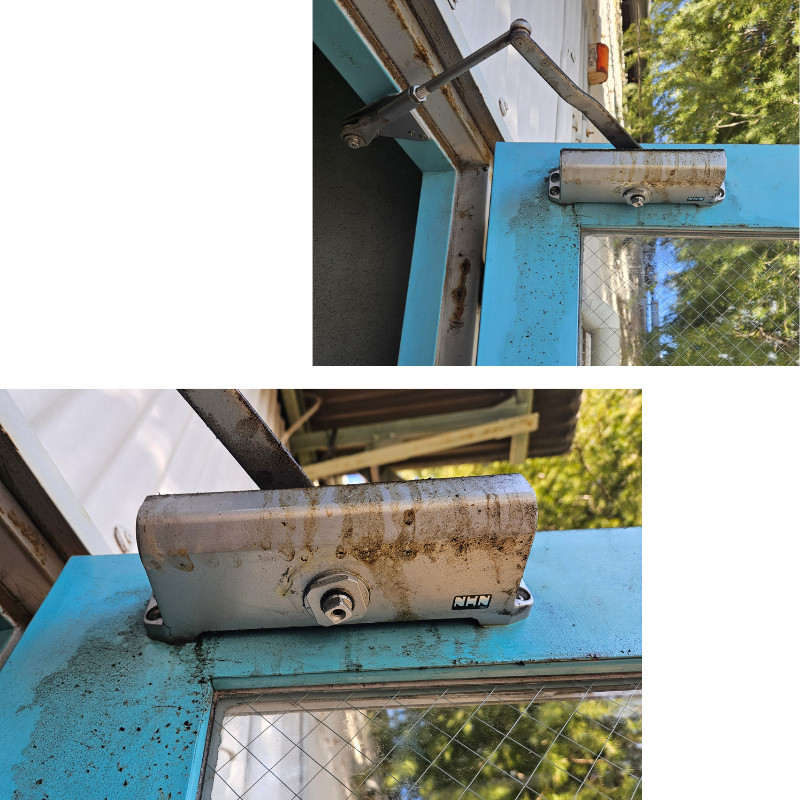 イガラシの【草加市】油漏れ・バタンと閉まるドアを解決！ドアクローザー2ヶ所交換の施工前の写真1