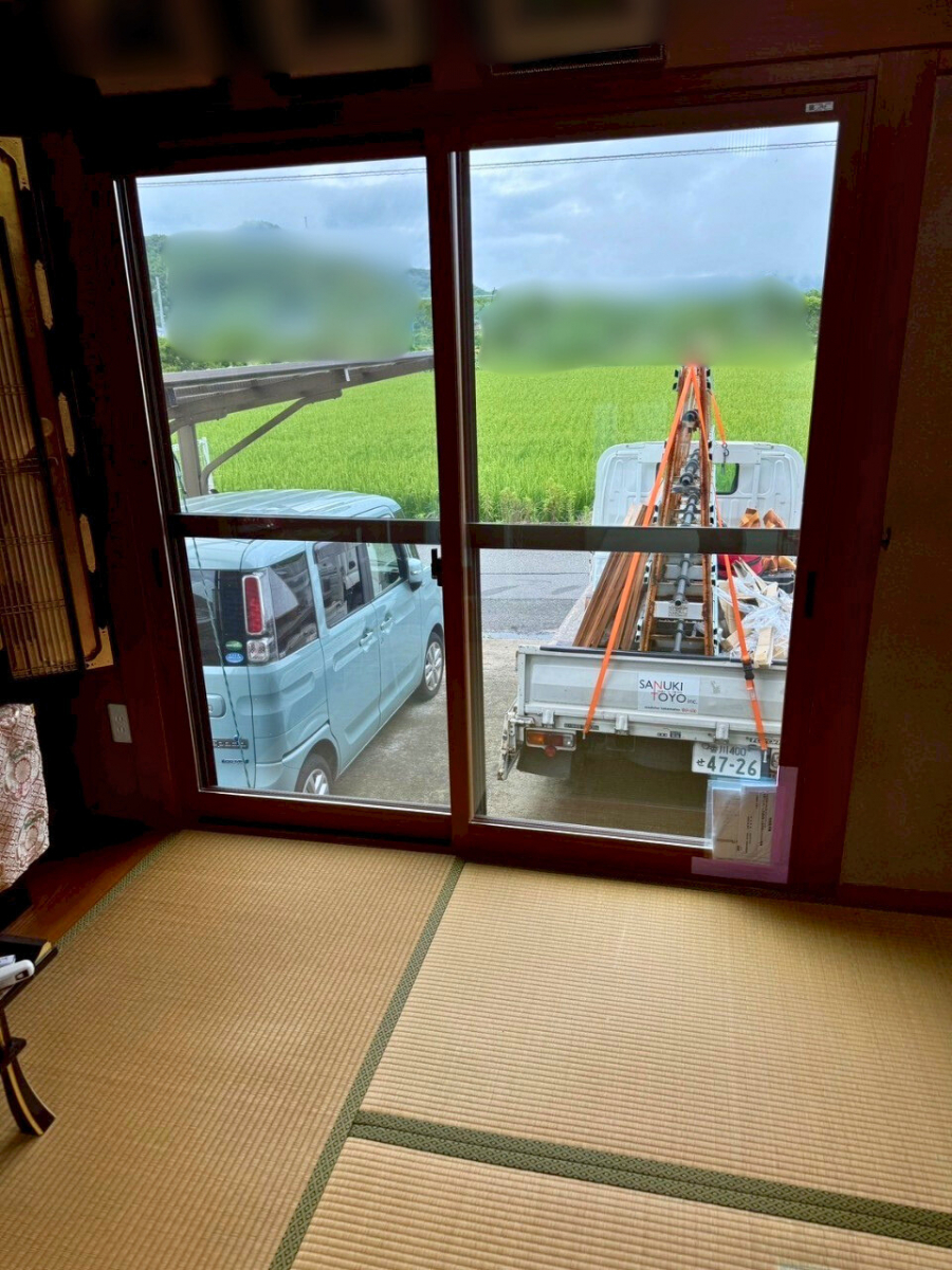 さぬきトーヨー住器の【さぬき市】内窓リフォーム|リビングと和室にインプラスを設置の施工後の写真1