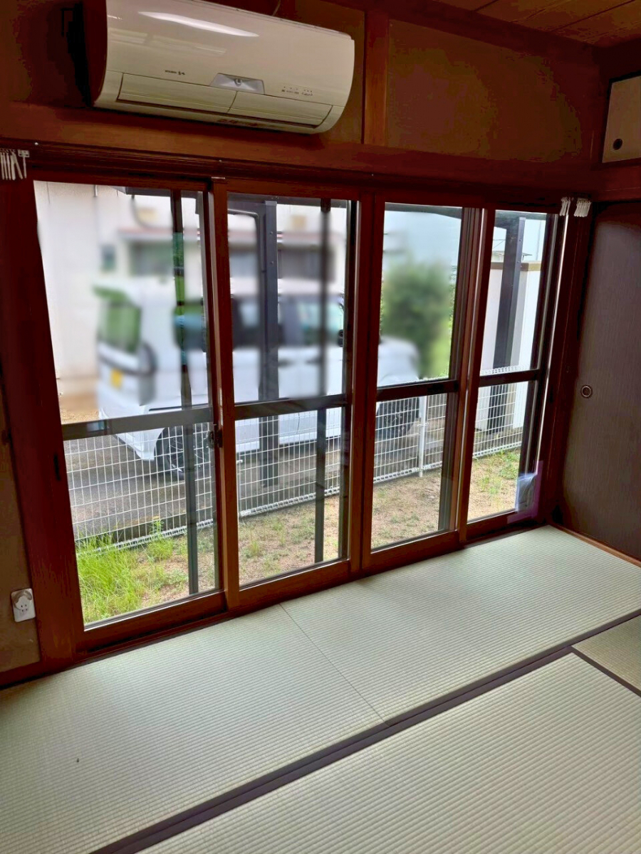 さぬきトーヨー住器の【さぬき市】内窓リフォーム|リビングと和室にインプラスを設置の施工後の写真2