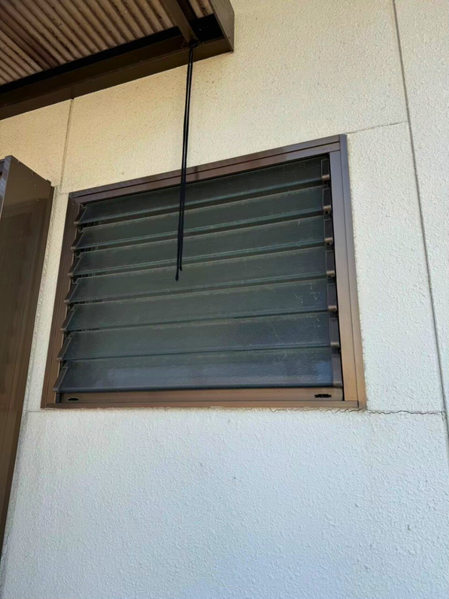 さぬきトーヨー住器の【さぬき市】和室にインプラス、トイレのルーバー窓をリプラスへ交換|断熱・快適性を向上の施工前の写真1