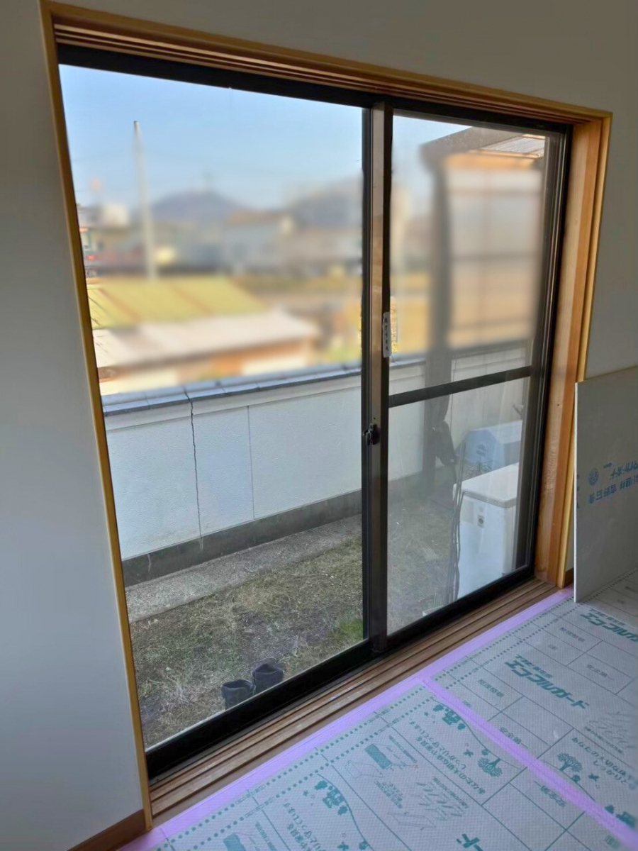 さぬきトーヨー住器の【さぬき市】和室にインプラス、トイレのルーバー窓をリプラスへ交換|断熱・快適性を向上の施工前の写真3