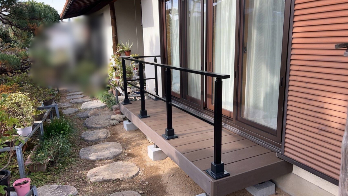 さぬきトーヨー住器の【さぬき市】安心して使える樹ら楽ステージのウッドデッキ施工の施工後の写真1