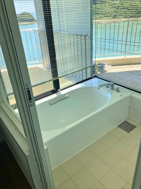 さぬきトーヨー住器の【小豆島】宿泊施設のトイレ・浴室リフォーム|LIXIL製品で快適にの施工後の写真2