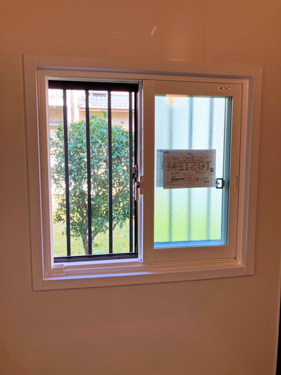 さぬきトーヨー住器の【さぬき市】和室と浴室に内窓インプラスを設置。冬の寒さと結露を軽減の施工後の写真1