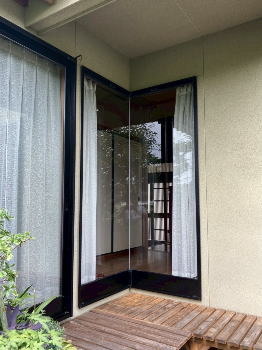 さぬきトーヨー住器の綾川町|FIX窓にアルミ面格子を取付けて防犯・台風対策も安心にの施工前の写真2
