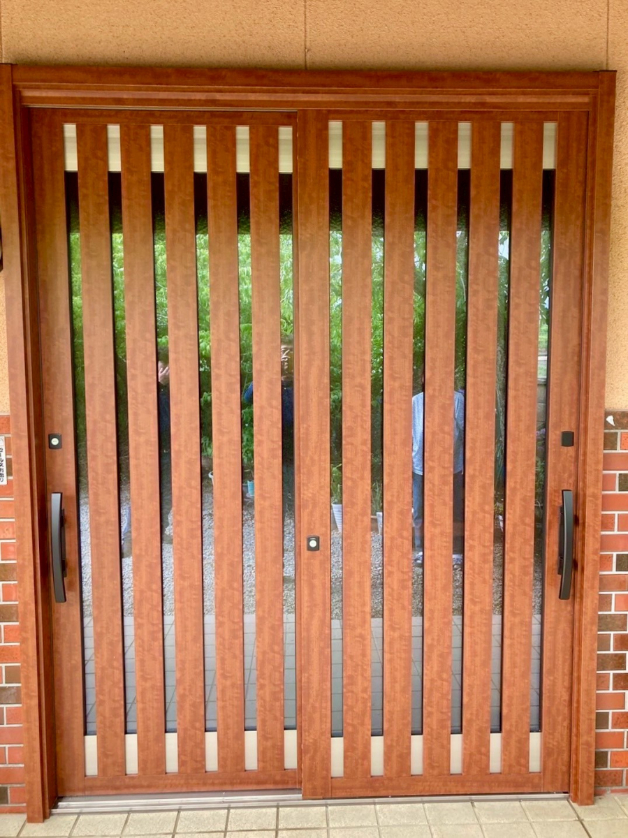 さぬきトーヨー住器の【高松市】玄関引戸をリシェントへ。住まいの表情が明るく生まれ変わりましたの施工後の写真1