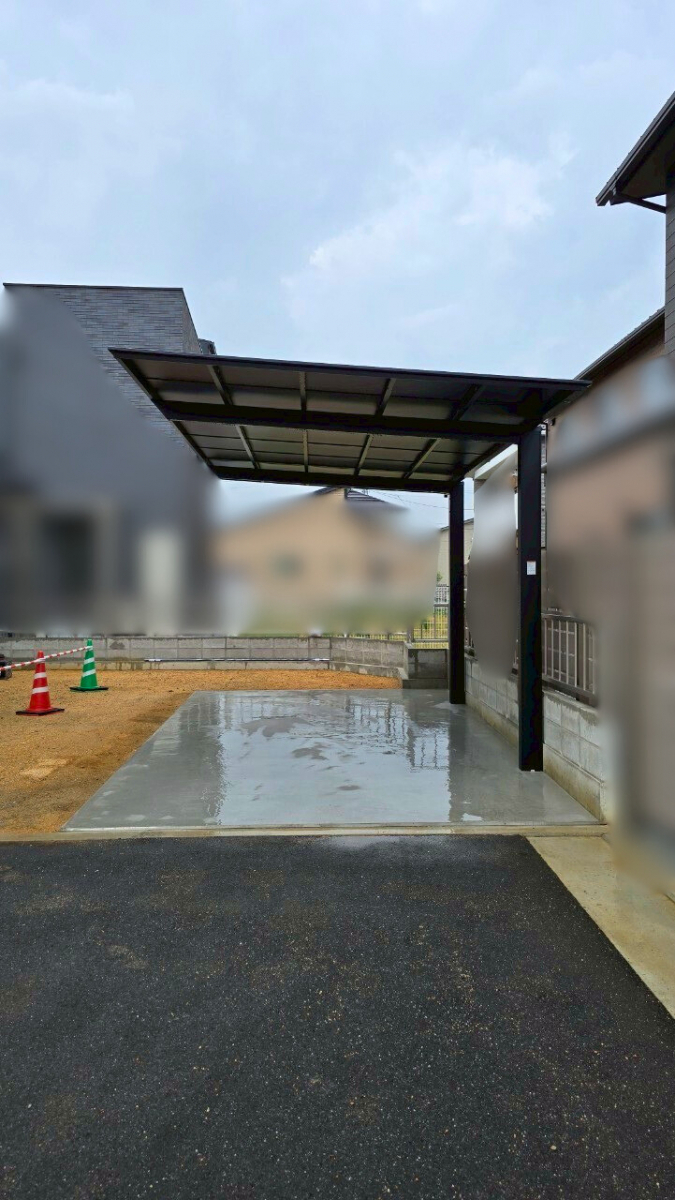 さぬきトーヨー住器の【高松市 新築外構】ハイエースも楽々！LIXILフーゴF ロング柱と土間コン工事の施工後の写真2