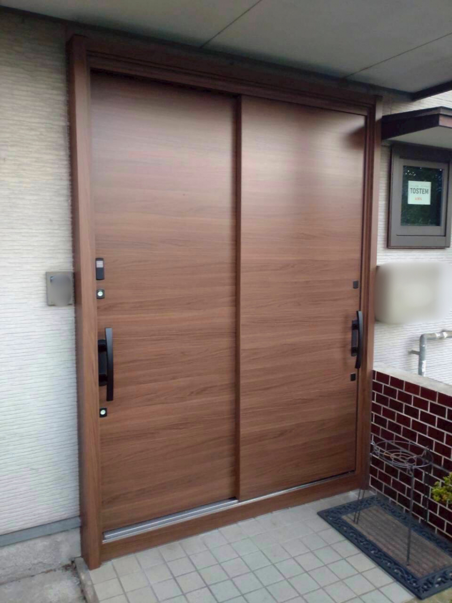 さぬきトーヨー住器の【善通寺市】玄関ドアを「開き戸」から「引戸」へ快適リフォームの施工後の写真1