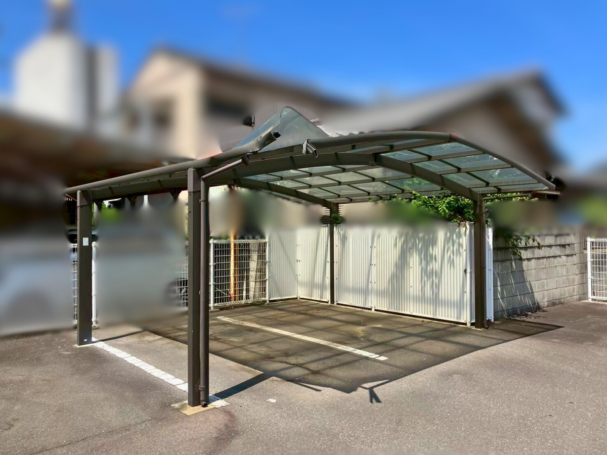 さぬきトーヨー住器の【高松市】カーポート破損に伴う撤去・新規設置工事の施工前の写真1