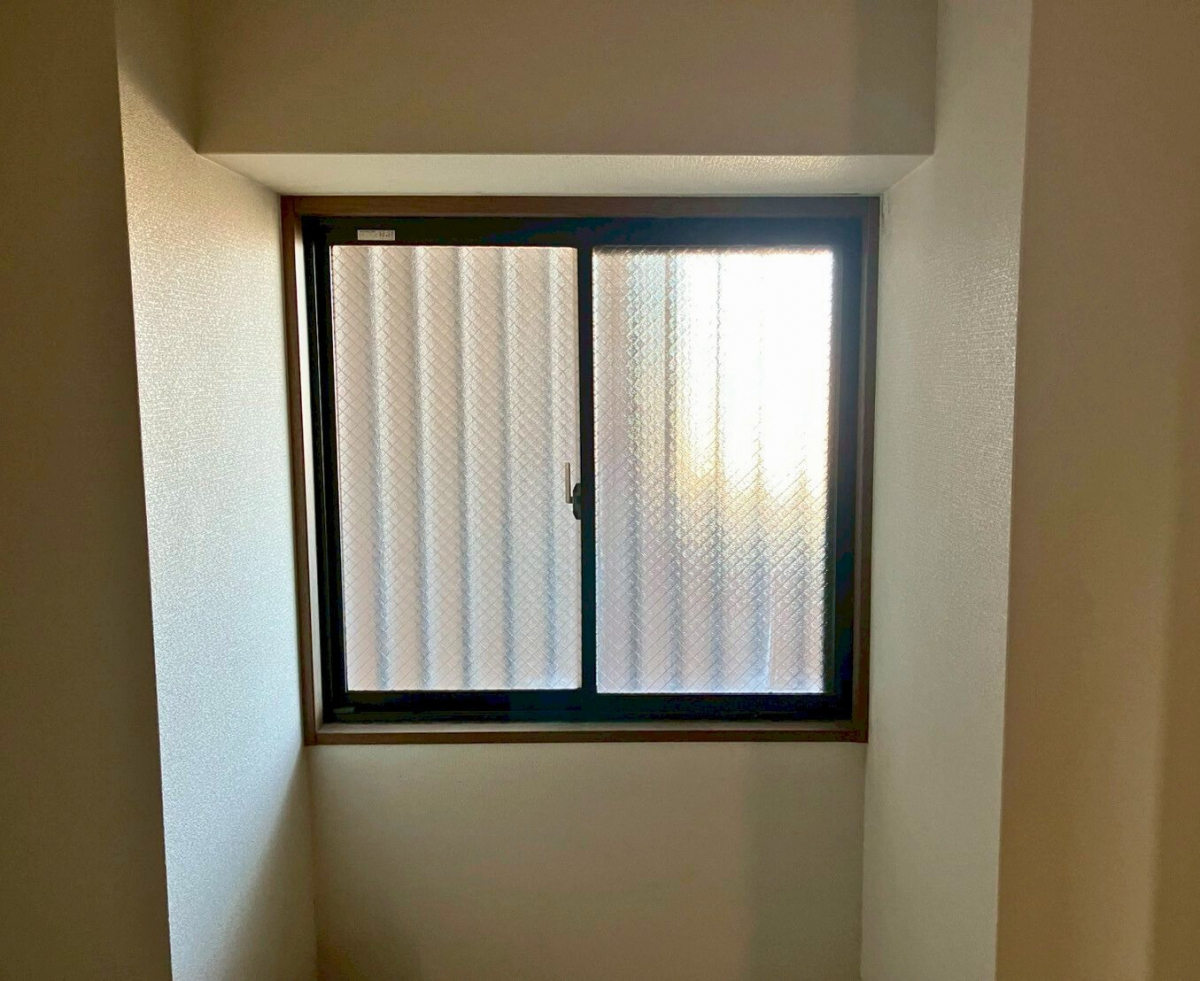 さぬきトーヨー住器の【高松市】マンションの窓リフォーム事例：内窓インプラスで快適生活への施工前の写真2