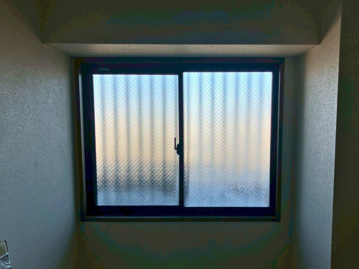 さぬきトーヨー住器の【高松市】マンションの窓リフォーム事例：内窓インプラスで快適生活への施工前の写真3