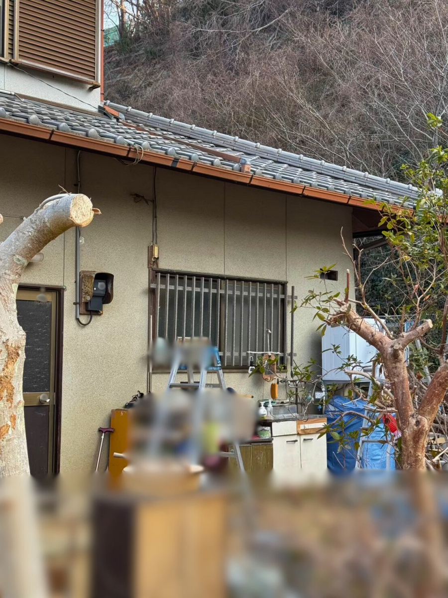 さぬきトーヨー住器の【高松市】テラス屋根設置工事 | LIXILスピーネで快適な物干しスペースを実現の施工前の写真1