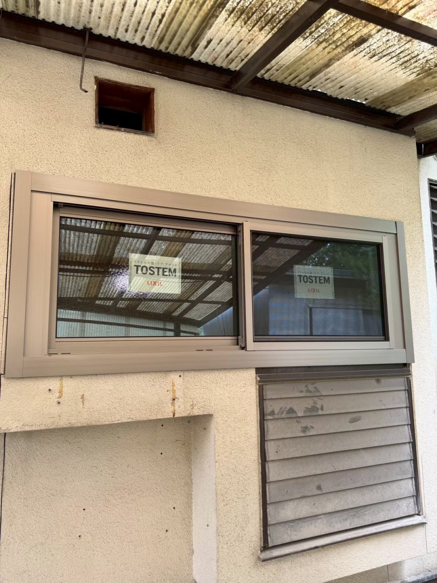 さぬきトーヨー住器の【高松市】浴室の窓を引違い窓へ交換 寒さ対策にもつながる窓リフォームの施工後の写真1