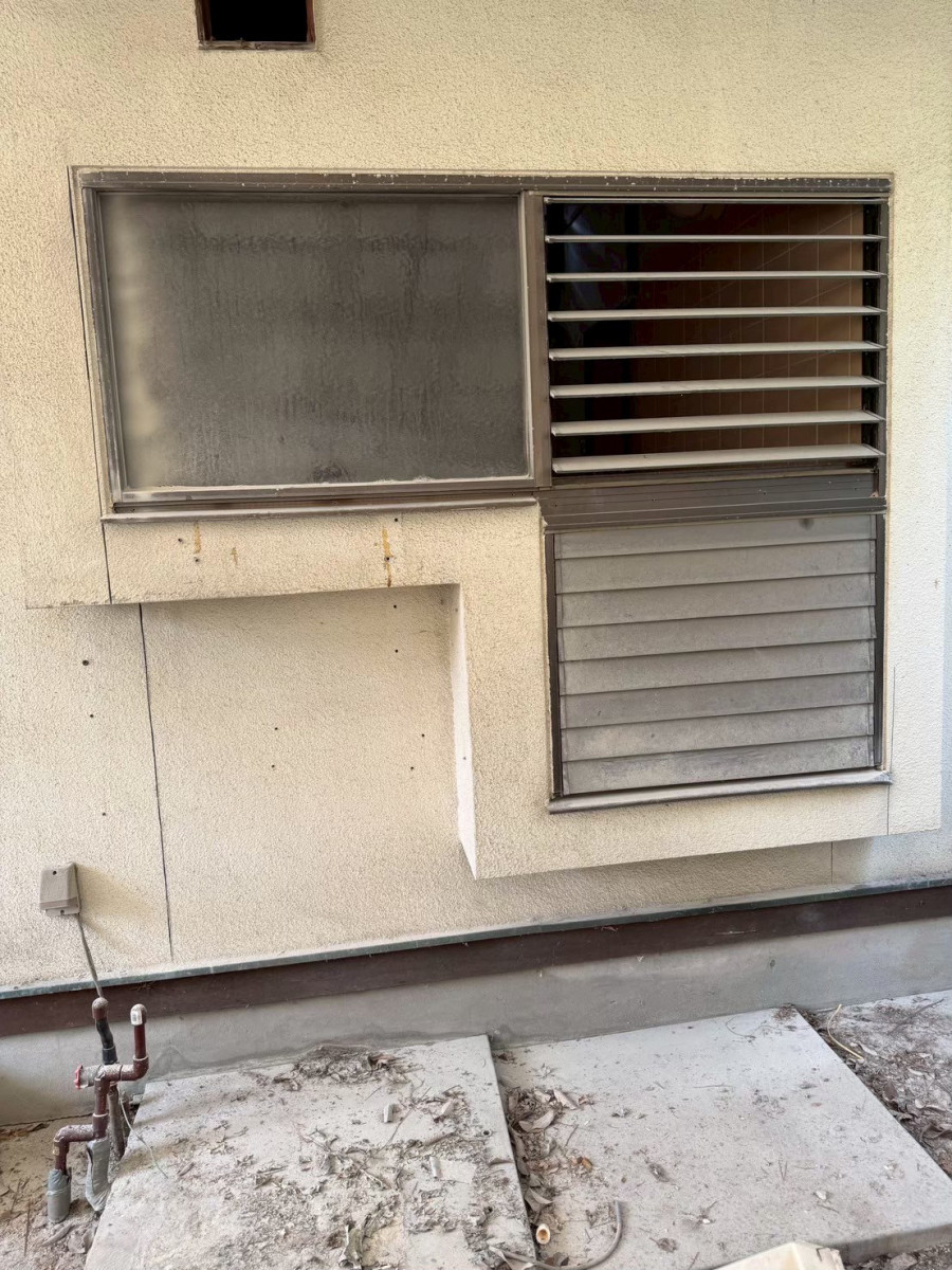 さぬきトーヨー住器の【高松市】浴室の窓を引違い窓へ交換 寒さ対策にもつながる窓リフォームの施工前の写真1