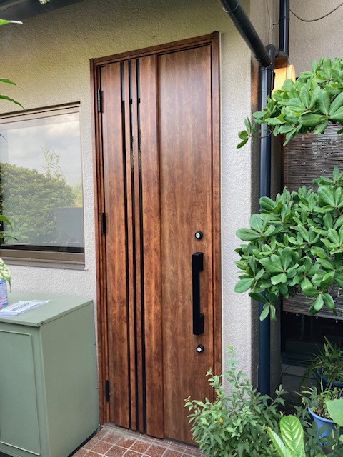 丸亀トーヨー リノベ・パートナーズの【玄関ドア工事】リシェント玄関ドア 1日で叶う最新リフォームの魅力の施工後の写真1