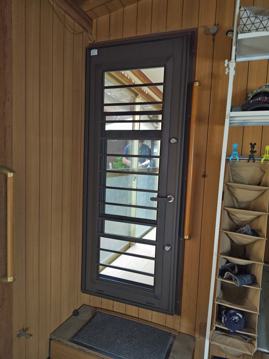 丸亀トーヨー リノベ・パートナーズの【勝手口ドア工事】リシェント勝手口ドア 1日で叶う最新リフォームの魅力の施工後の写真1