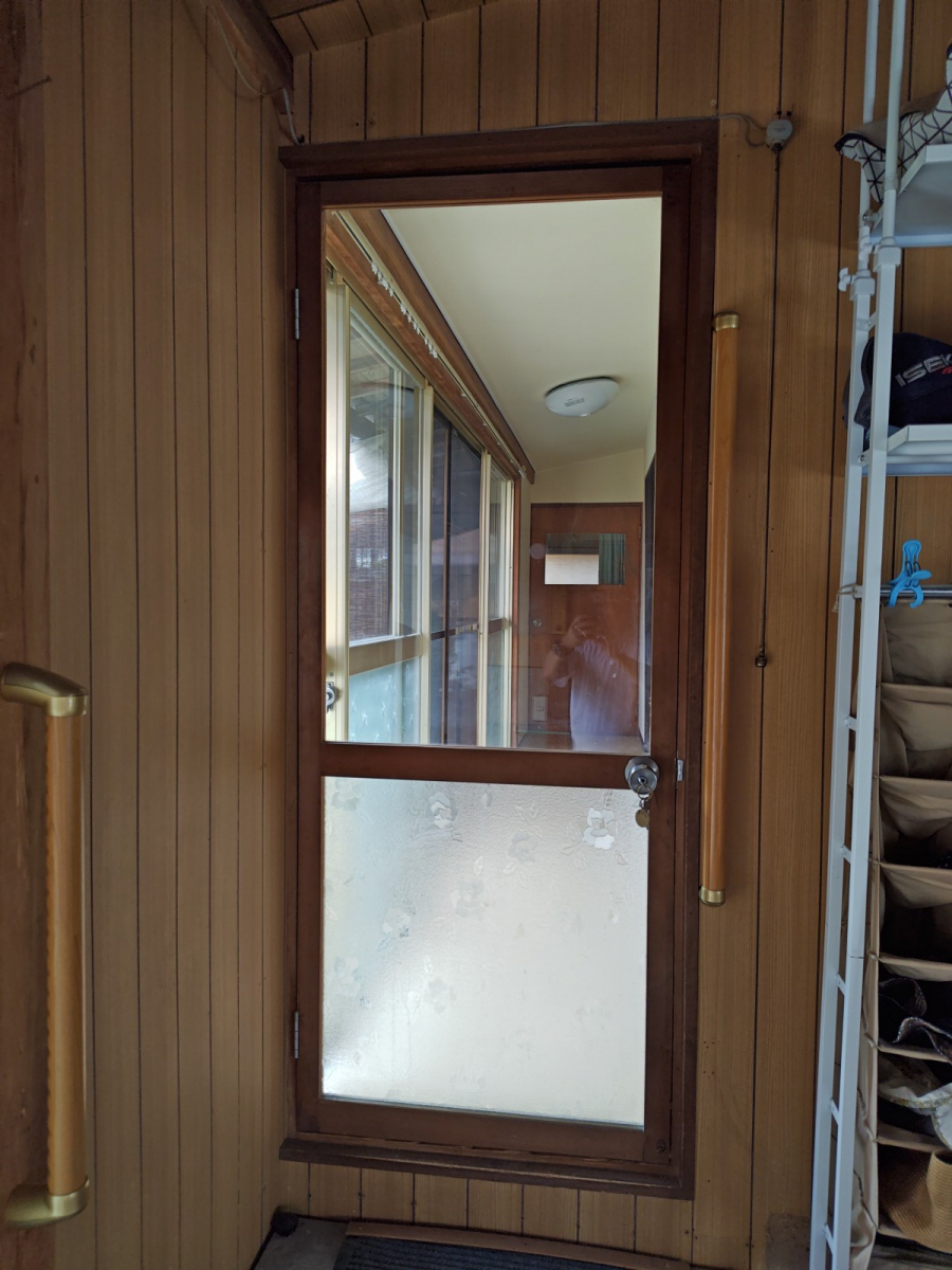 丸亀トーヨー リノベ・パートナーズの【勝手口ドア工事】リシェント勝手口ドア 1日で叶う最新リフォームの魅力の施工前の写真1