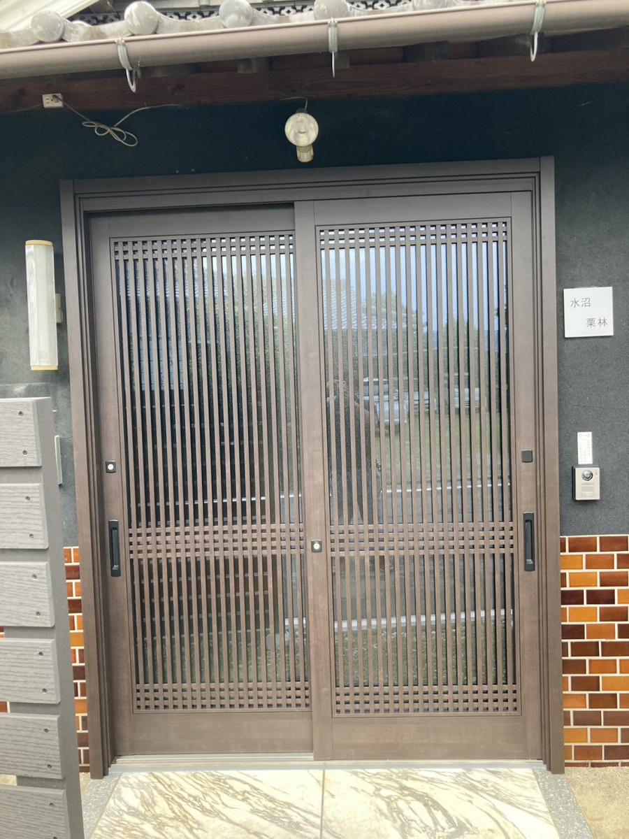 丸亀トーヨー リノベ・パートナーズの【玄関引戸工事】リシェント玄関引戸 1日で叶う最新リフォームの魅力の施工後の写真2