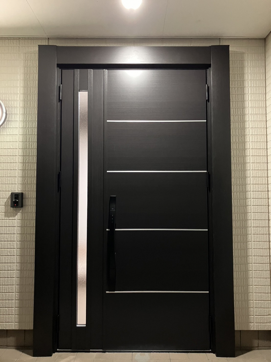 丸亀トーヨー リノベ・パートナーズの【玄関ドア工事】1dayリフォーム ~安心安全でおしゃれな玄関~の施工後の写真1